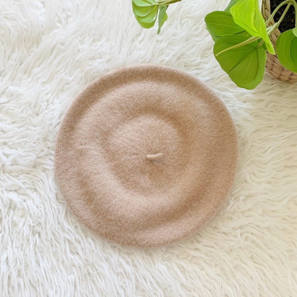 Urban Outfitters 100% wool tan beret hat